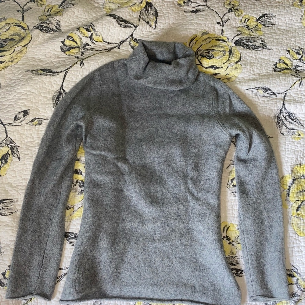 Women's Gray Cashmere Turtleneck Sweater
